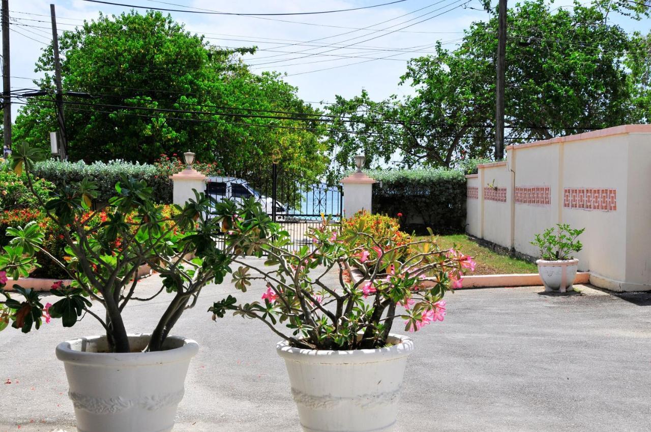 Welcome To The Unpretentious And Breezy Graceville, Steps Away From The Beach Saint James Exteriér fotografie