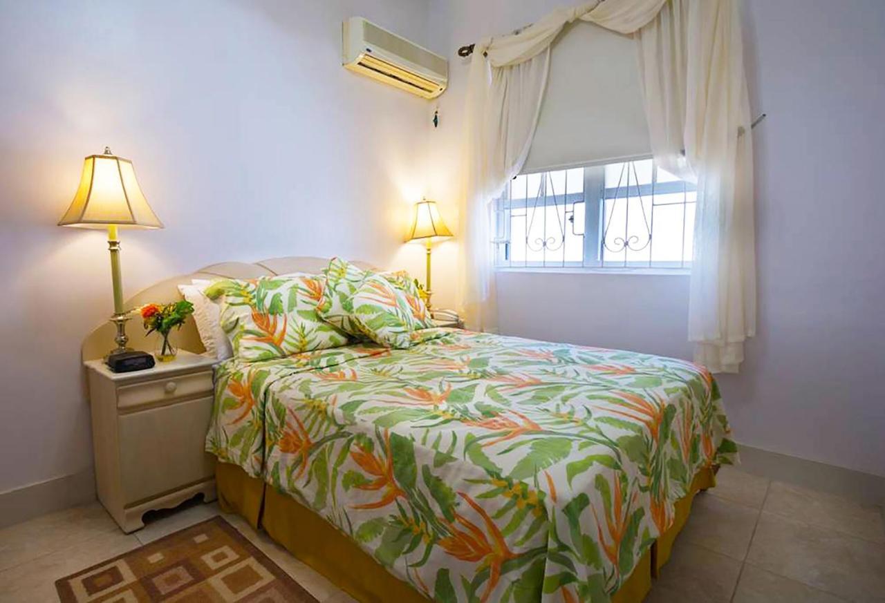 Welcome To The Unpretentious And Breezy Graceville, Steps Away From The Beach Saint James Exteriér fotografie