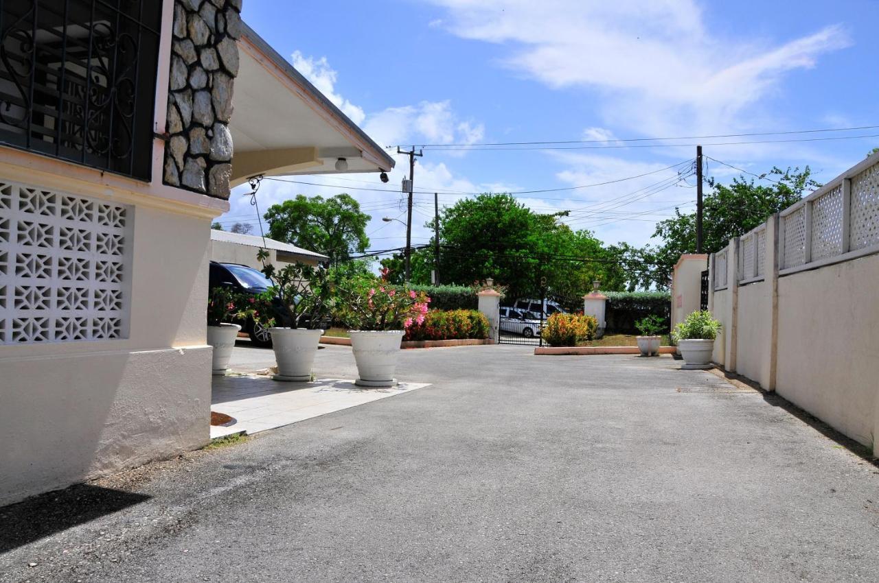 Welcome To The Unpretentious And Breezy Graceville, Steps Away From The Beach Saint James Exteriér fotografie